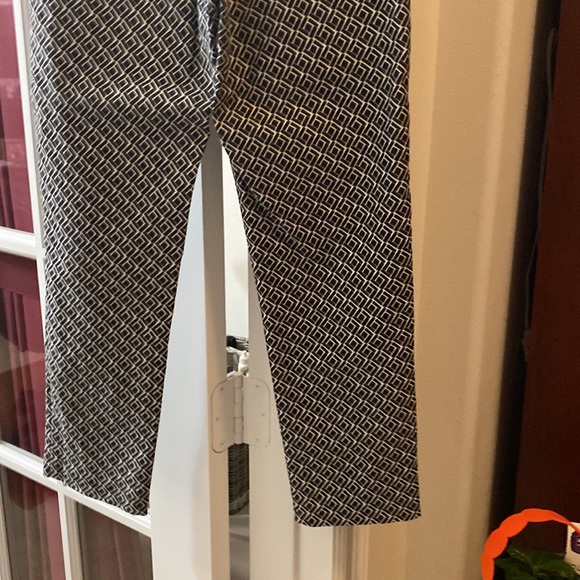 Margaret M Slimming Pant XS in Black & White, Capris - Picture 5 of 6
